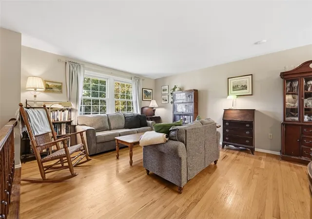 Photo 3 of Single family home for sale at 125 Dover Dr, Moon/crescent Twp, PA 15108 | MLS# 1774978 | Listing updated on 2026-09-21