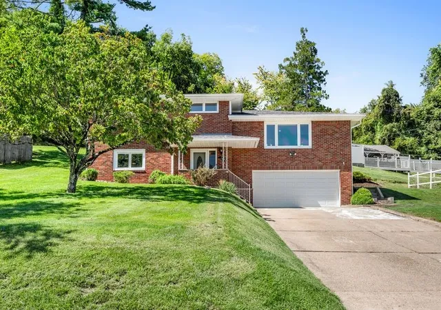 Photo 2 of Single family home for sale at 142 Wray Large Rd, Jefferson Hills, PA 15025 | MLS# 1774685 | Listing updated on 2026-09-30
