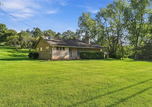 Photo 2 of Single family home for sale at 8589 Peters, Cranberry Twp, PA 16066 | MLS# 1774984 | Listing updated on 2026-10-03