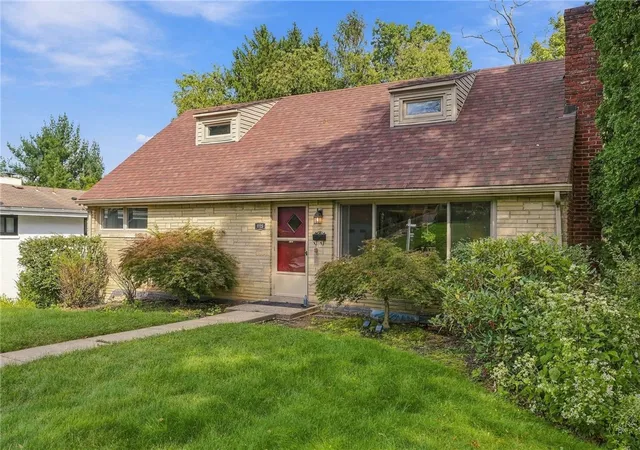 Photo 2 of Single family home for sale at 1125 Sunrise Dr, Mt Lebanon, PA 15243 | MLS# 1774810 | Listing updated on 2026-10-06