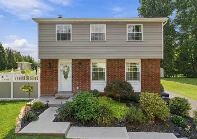 Photo 1 of Single family home for sale at 1514 Fernledge Dr, Shaler, PA 15101 | MLS# 1774887 | Listing updated on 2026-10-02