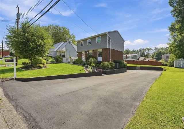 Photo 2 of Single family home for sale at 1514 Fernledge Dr, Shaler, PA 15101 | MLS# 1774887 | Listing updated on 2026-10-02