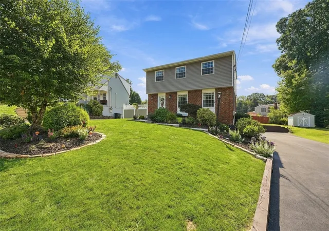 Photo 3 of Single family home for sale at 1514 Fernledge Dr, Shaler, PA 15101 | MLS# 1774887 | Listing updated on 2026-10-02