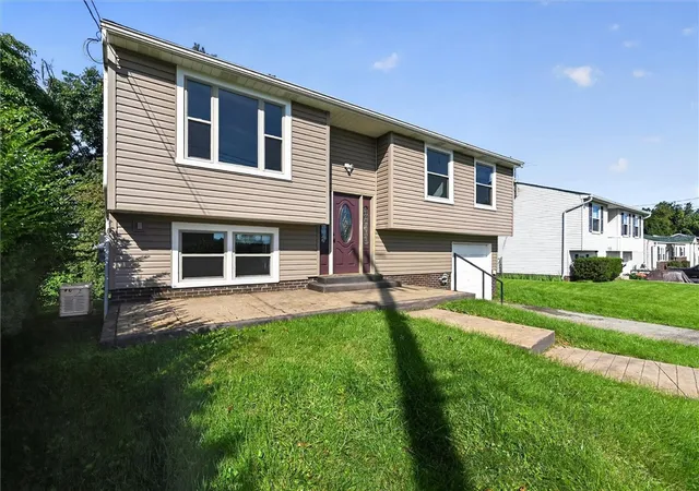 Photo 2 of Single family home for sale at 768 Illini Dr, Monroeville, PA 15146 | MLS# 1771819 | Listing updated on 2026-09-19