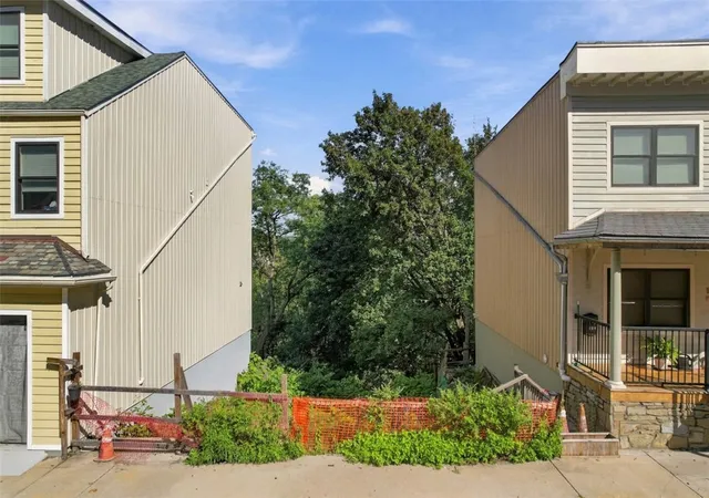 Photo 1 of Land for sale at 3705 Melwood Ave, Polish Hill, PA 15213 | MLS# 1774944 | Listing updated on 2026-09-22