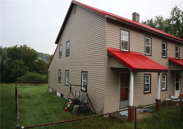 Photo 3 of Single family home for sale at 24 Glad St, W Pike Run Twp, PA 15427 | MLS# 1775041 | Listing updated on 2026-09-17