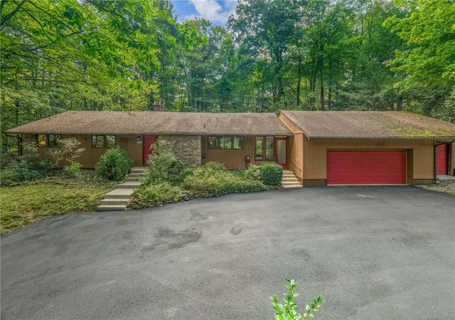 Photo 1 of Single family home for sale at 527 Imperial Rd, Hidden Valley, PA 15502 | MLS# 1774571 | Listing updated on 2026-10-11