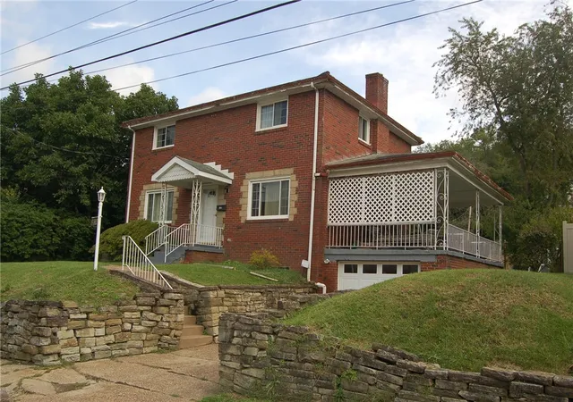 Photo 3 of Single family home for sale at 845 Charles St, Carnegie, PA 15106 | MLS# 1775126 | Listing updated on 2026-09-28