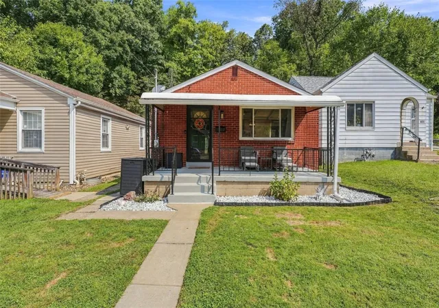 Photo 1 of Single family home for sale at 1502 Walters Ave, Shaler, PA 15209 | MLS# 1775107 | Listing updated on 2026-10-01