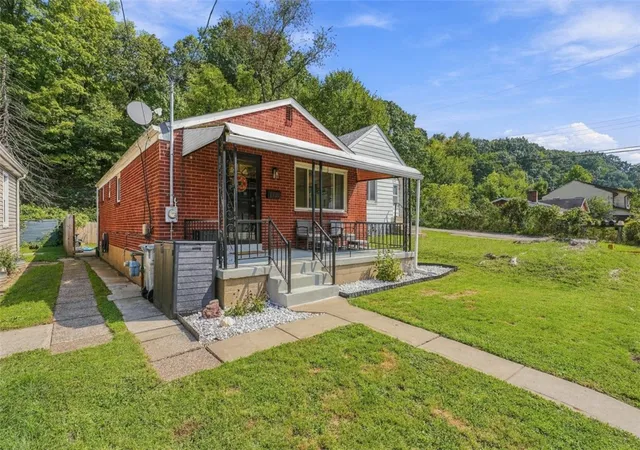 Photo 3 of Single family home for sale at 1502 Walters Ave, Shaler, PA 15209 | MLS# 1775107 | Listing updated on 2026-10-01
