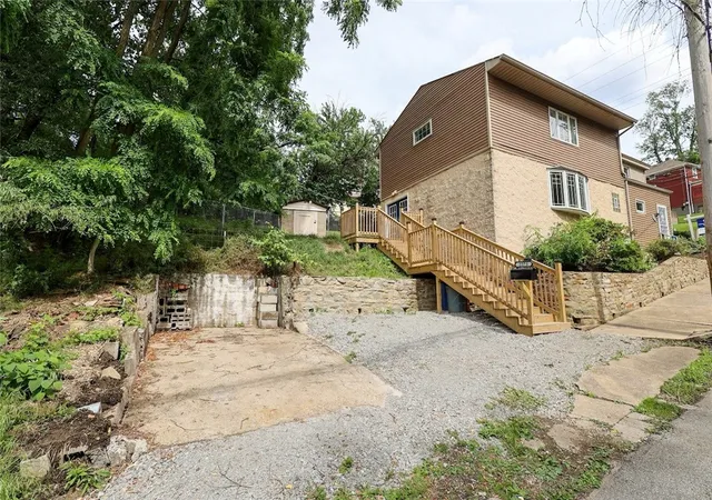 Photo 3 of Single family home for sale at 2373 Hopeland St, Carrick, PA 15210 | MLS# 1775127 | Listing updated on 2026-10-01