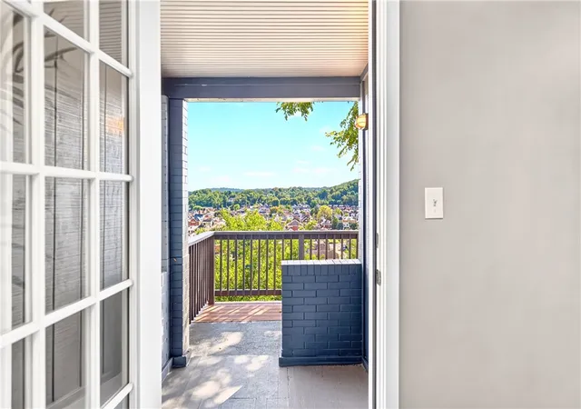 Photo 3 of Single family home for sale at 912 Benwood Ave, Mc Kees Rocks, PA 15136 | MLS# 1774917 | Listing updated on 2026-10-03