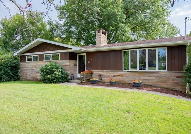Photo 1 of Sale Pending at 152 Oak Ridge Dr, Penn Twp, PA 16002 | MLS# 1774868 | Listing updated on 2026-09-22
