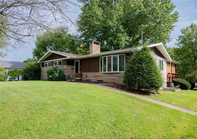 Photo 2 of Sale Pending at 152 Oak Ridge Dr, Penn Twp, PA 16002 | MLS# 1774868 | Listing updated on 2026-09-22