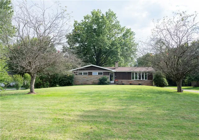 Photo 3 of Sale Pending at 152 Oak Ridge Dr, Penn Twp, PA 16002 | MLS# 1774868 | Listing updated on 2026-09-22