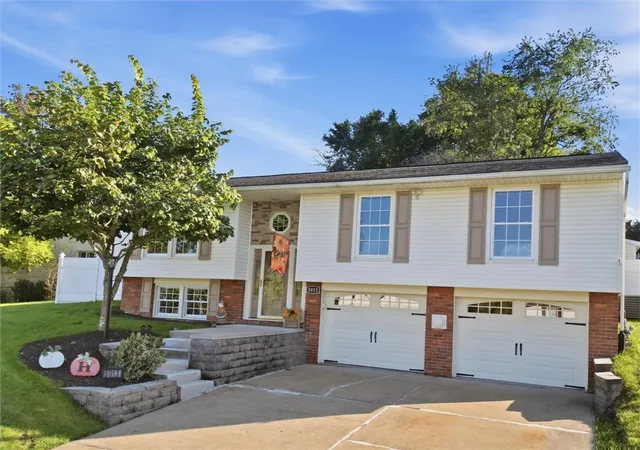 Photo 2 of Single family home for sale at 5013 Windover Dr, Robinson Twp, PA 15205 | MLS# 1775168 | Listing updated on 2026-09-20