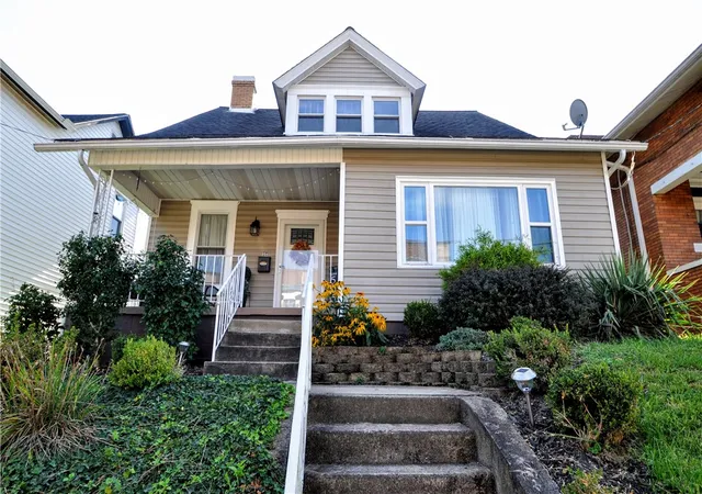 Photo 2 of Single family home for sale at 505 Crest Ave, Charleroi Boro, PA 15022 | MLS# 1774891 | Listing updated on 2026-09-23