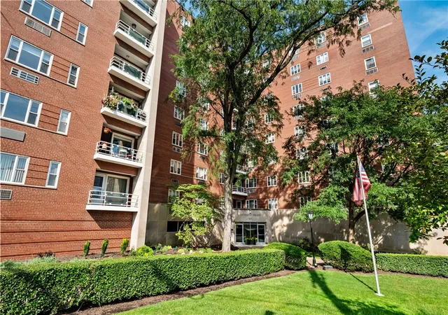 Photo 2 of Condo for sale at 4601 5th Avenue #621, Oakland, PA 15213 | MLS# 1774947 | Listing updated on 2026-09-28