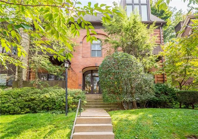 Photo 2 of Condo for sale at 5922 Howe St #204, Shadyside, PA 15232 | MLS# 1774550 | Listing updated on 2026-10-10