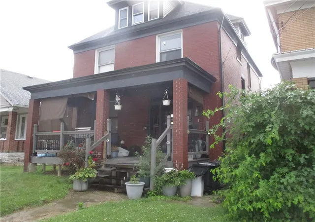 Photo 3 of Single family home for sale at 31 Stowe St, Ingram, PA 15205 | MLS# 1775205 | Listing updated on 2026-09-18