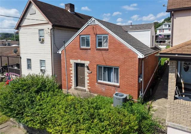 Photo 2 of Single family home for sale at 317 25th Street, Mc Keesport, PA 15132 | MLS# 1775217 | Listing updated on 2026-09-23