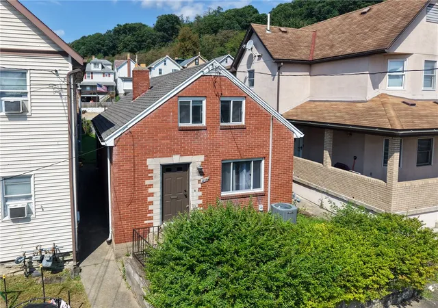 Photo 3 of Single family home for sale at 317 25th Street, Mc Keesport, PA 15132 | MLS# 1775217 | Listing updated on 2026-09-23