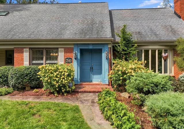 Single family home for sale at 2540 Lindenwood Dr, Upper St Clair, PA 15241 | MLS# 1775235 | Listing updated on 2026-10-11