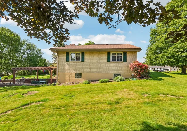 Photo 3 of Single family home for sale at 9102 Foxhunt, Mc Candless, PA 15237 | MLS# 1775241 | Listing updated on 2026-09-24