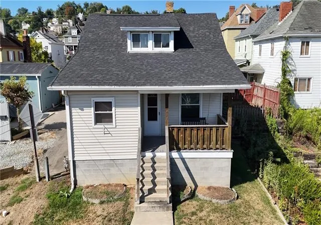 Photo 3 of Single family home for sale at 400 Olive Ave, N Charleroi, PA 15022 | MLS# 1775243 | Listing updated on 2026-10-05
