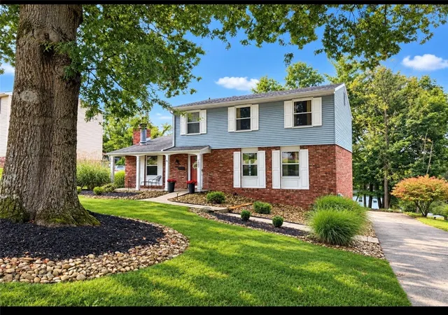 Photo 1 of Single family home for sale at 1007 Willow Glen Dr, Bethel Park, PA 15102 | MLS# 1774992 | Listing updated on 2026-09-19