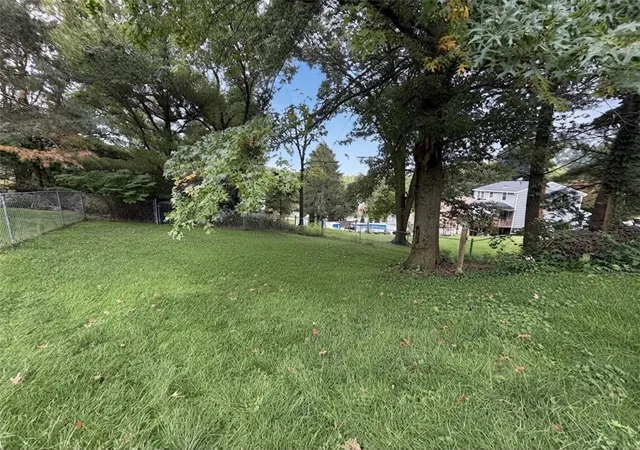 Photo 3 of Single family home for sale at 1007 Willow Glen Dr, Bethel Park, PA 15102 | MLS# 1774992 | Listing updated on 2026-09-19
