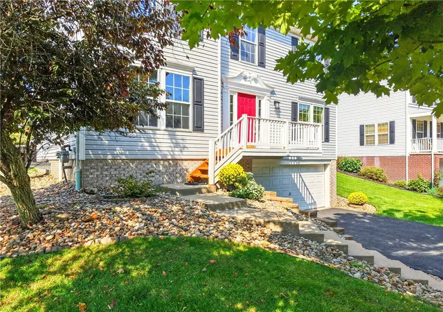 Photo 2 of Single family home for sale at 1811 Pioneer Dr, Franklin Park, PA 15143 | MLS# 1774357 | Listing updated on 2026-10-05