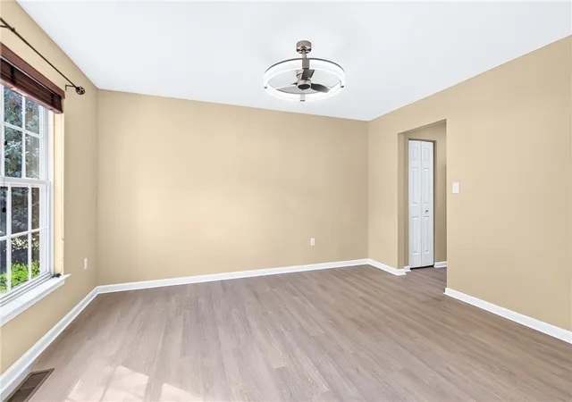 Photo 3 of Single family home for sale at 1811 Pioneer Dr, Franklin Park, PA 15143 | MLS# 1774357 | Listing updated on 2026-10-05