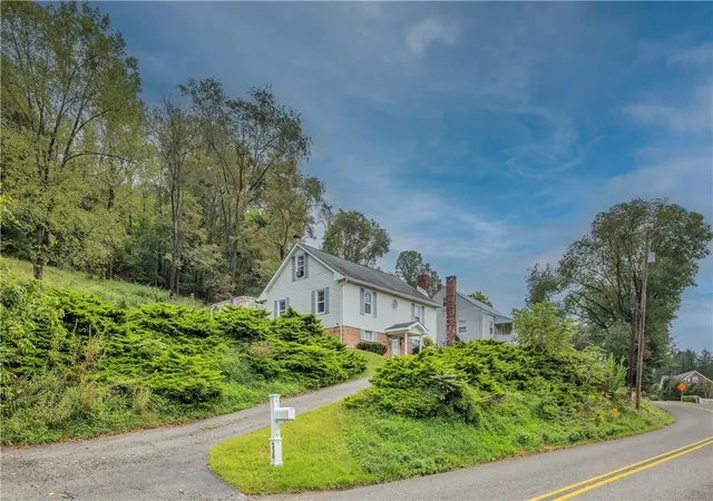 Photo 2 of Single family home for sale at 338 Brush Crk Rd, Hempfield Twp, PA 15642 | MLS# 1775253 | Listing updated on 2026-10-08