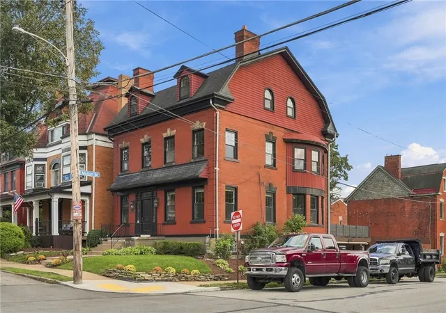 Photo 2 of Single family home for sale at 5700 Elgin St, Highland Park, PA 15206 | MLS# 1775128 | Listing updated on 2026-10-10