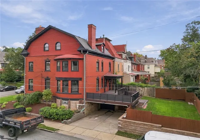 Photo 3 of Single family home for sale at 5700 Elgin St, Highland Park, PA 15206 | MLS# 1775128 | Listing updated on 2026-10-10