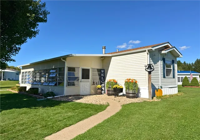 Photo 1 of Manufactured home for sale at 1601 Jr Dr, Grove City Boro, PA 16127 | MLS# 1775305 | Listing updated on 2026-10-09