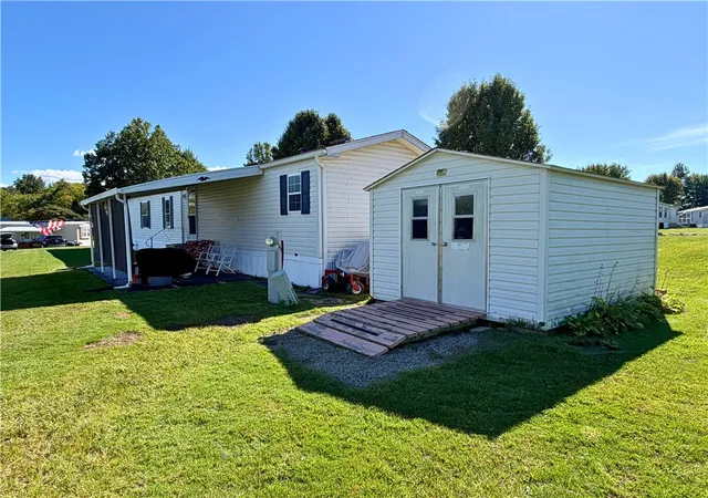 Photo 3 of Manufactured home for sale at 1601 Jr Dr, Grove City Boro, PA 16127 | MLS# 1775305 | Listing updated on 2026-10-09