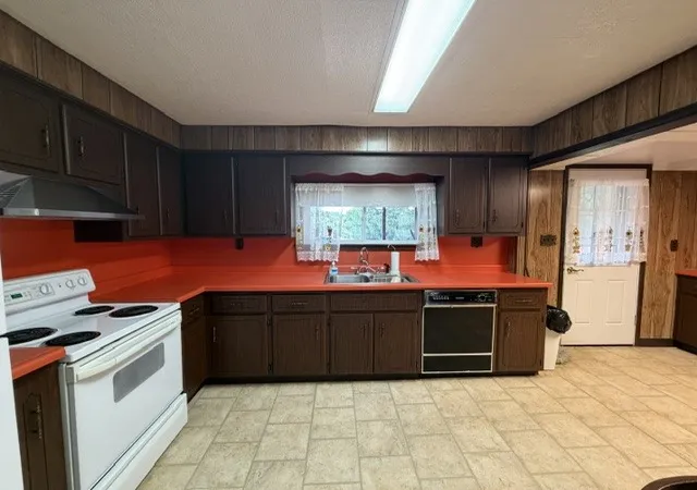 Photo 2 of Single family home for sale at 118 Moore Rd, Center Twp, PA 16001 | MLS# 1775315 | Listing updated on 2026-09-23