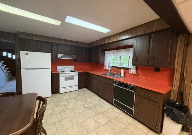 Photo 3 of Single family home for sale at 118 Moore Rd, Center Twp, PA 16001 | MLS# 1775315 | Listing updated on 2026-09-23