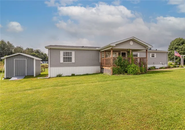 Photo 2 of Manufactured home for sale at 282 Tee Dr, East Huntingdon, PA 15688 | MLS# 1775139 | Listing updated on 2026-09-21
