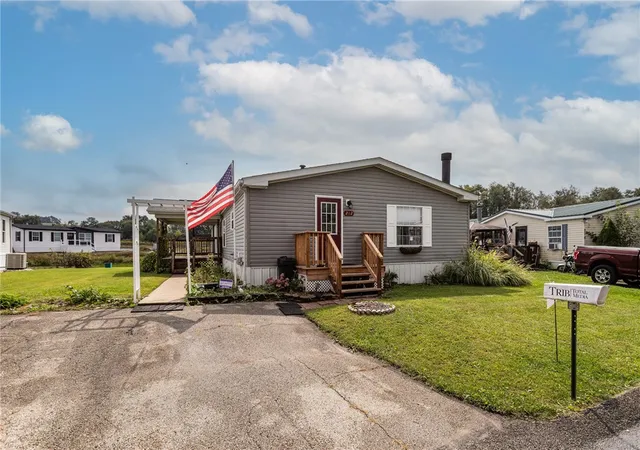 Photo 3 of Manufactured home for sale at 282 Tee Dr, East Huntingdon, PA 15688 | MLS# 1775139 | Listing updated on 2026-09-21