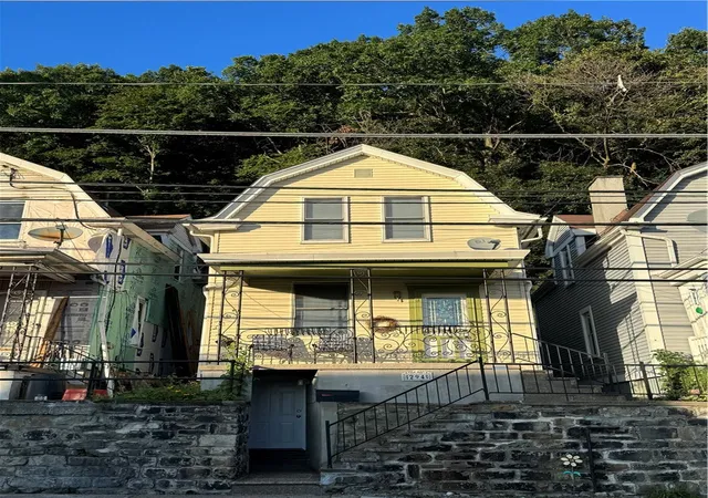 Photo 1 of Single family home for sale at 294 Beaver St, Leetsdale, PA 15056 | MLS# 1775324 | Listing updated on 2026-09-26