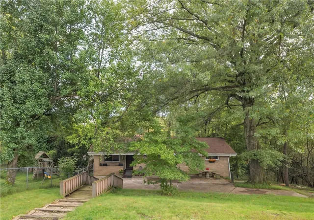 Photo 2 of Single family home for sale at 270 Mckim Dr, Plum Boro, PA 15239 | MLS# 1775347 | Listing updated on 2026-09-19