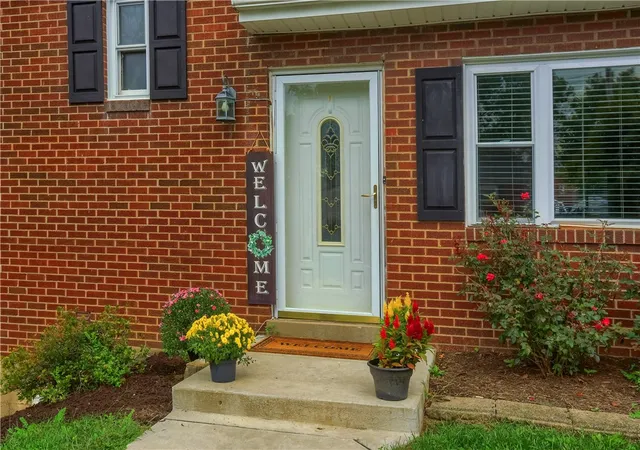 Photo 2 of Single family home for sale at 505 Clifton Ave, Shaler, PA 15116 | MLS# 1775263 | Listing updated on 2026-09-26