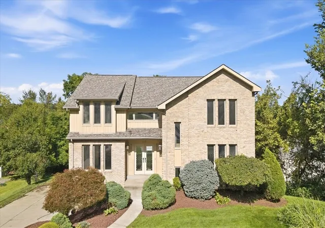 Photo 1 of Single family home for sale at 117 Little John Dr, Peters Twp, PA 15317 | MLS# 1775361 | Listing updated on 2026-10-10