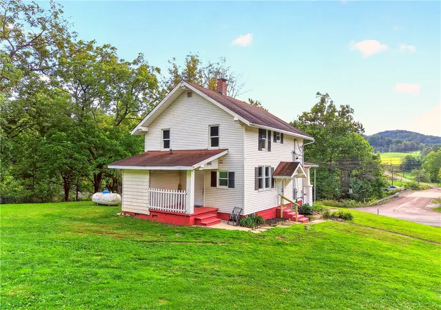 Photo 4 of Single family home for sale at 2004 Listonburg Rd, Addison Twp, PA 15424 | MLS# 1773838 | Listing updated on 2026-10-11