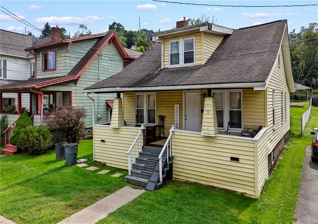 Photo 1 of Single family home for sale at 34 Springfield Ave, City Of Washington, PA 15301 | MLS# 1775488 | Listing updated on 2026-09-21