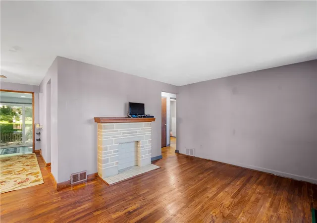 Photo 3 of Single family home for sale at 443 Conniston Ave, Bon Air, PA 15210 | MLS# 1775460 | Listing updated on 2026-10-10