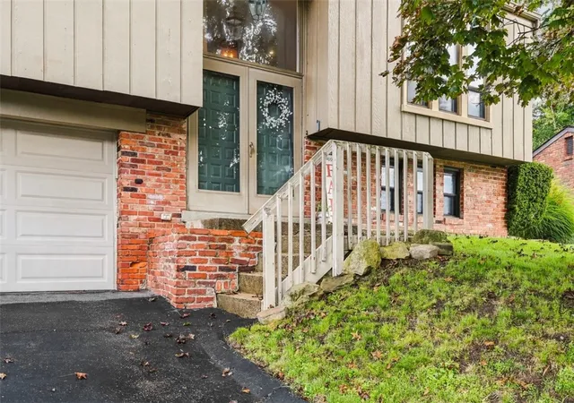 Photo 3 of Sale Pending at 508 Northview Dr, Shaler, PA 15116 | MLS# 1775393 | Listing updated on 2026-09-29